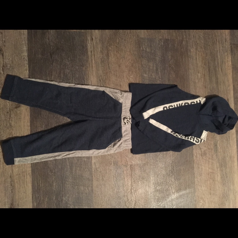 OshKosh outfit size 4T- perfect condition